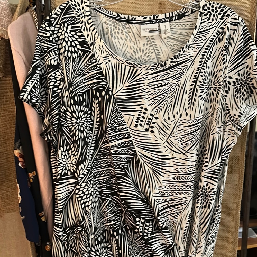 Chico's Black and White Ruched Short Sleeve T-Shirt